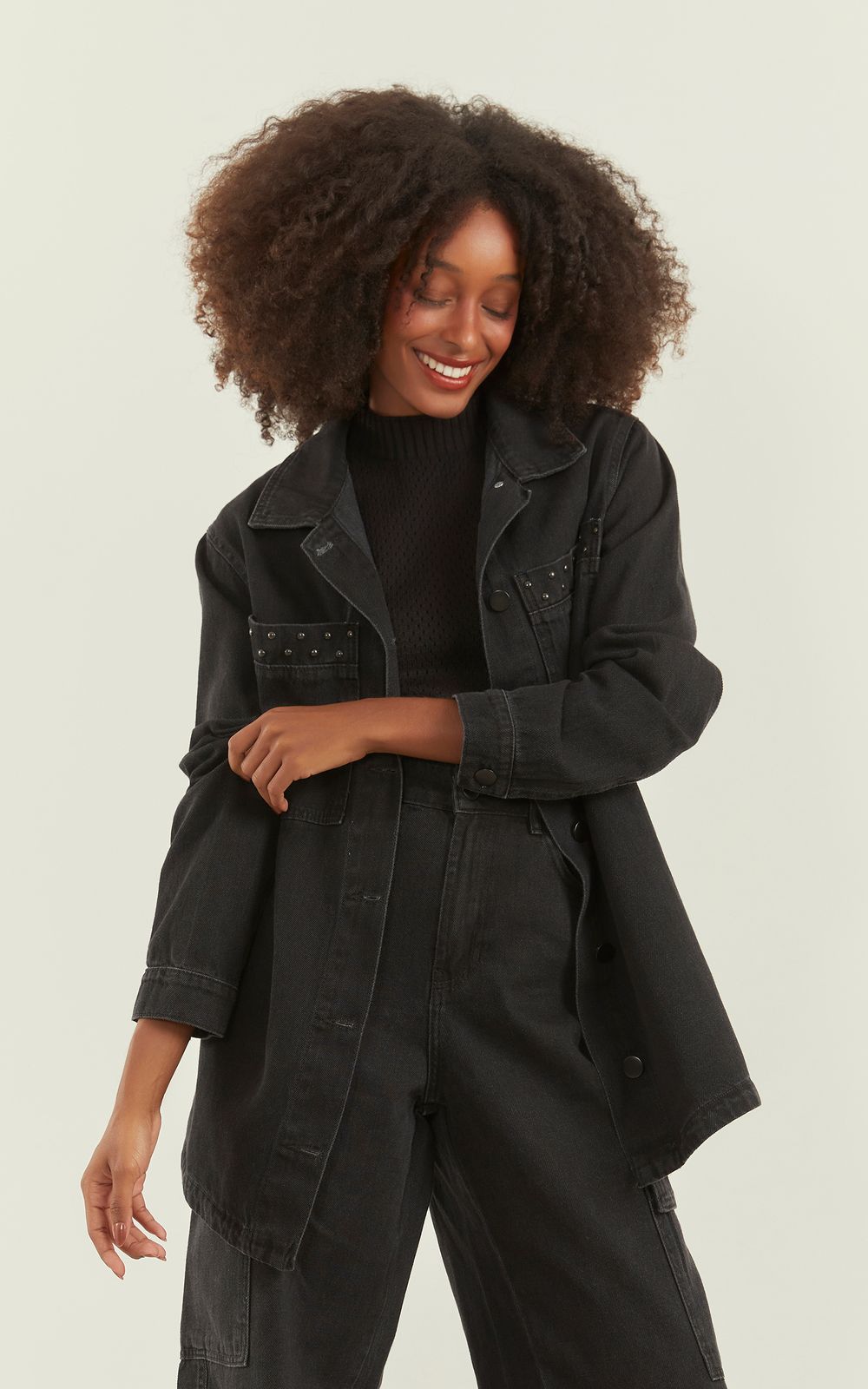 04663_0124_1-JAQUETA-BLACK-JEANS-REBITES