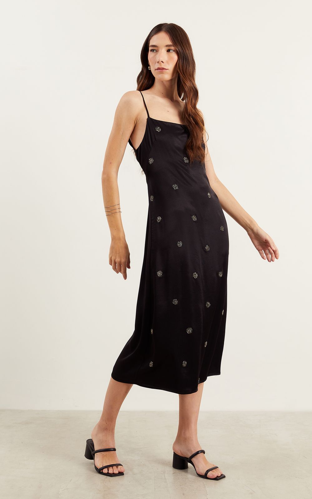 04978_0007_1-VESTIDO-MIDI-BORDADO-POA