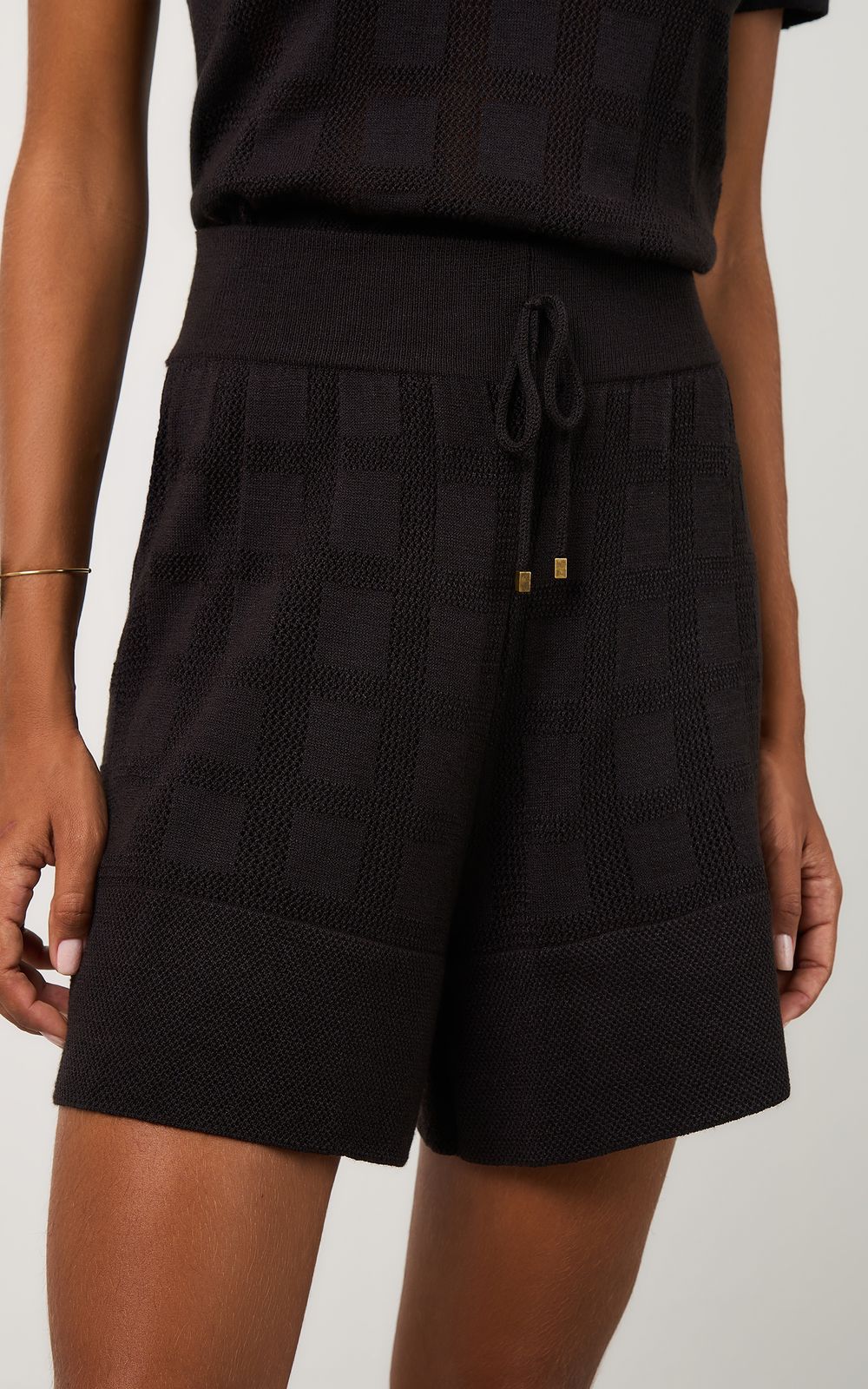 05814_0007_2-SHORT-TRICOT-PONTO-VAZADO