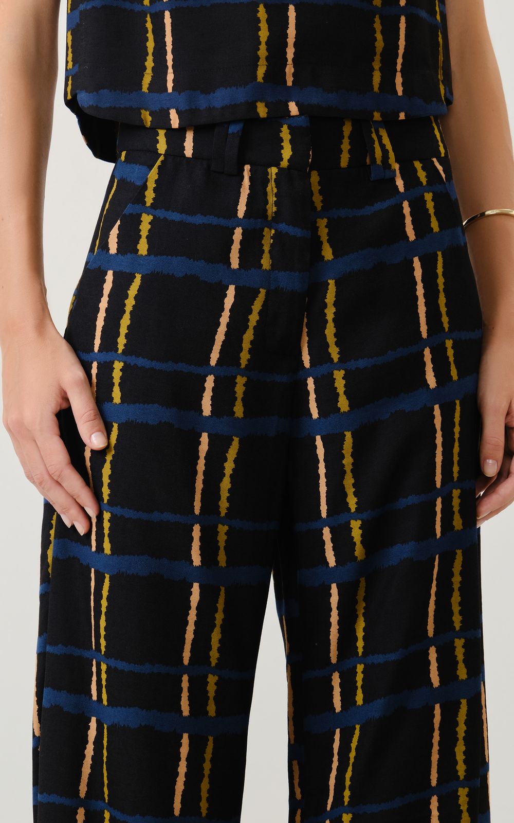 05422_0007_2-PANTALONA-GRID-COM-PASSADOR