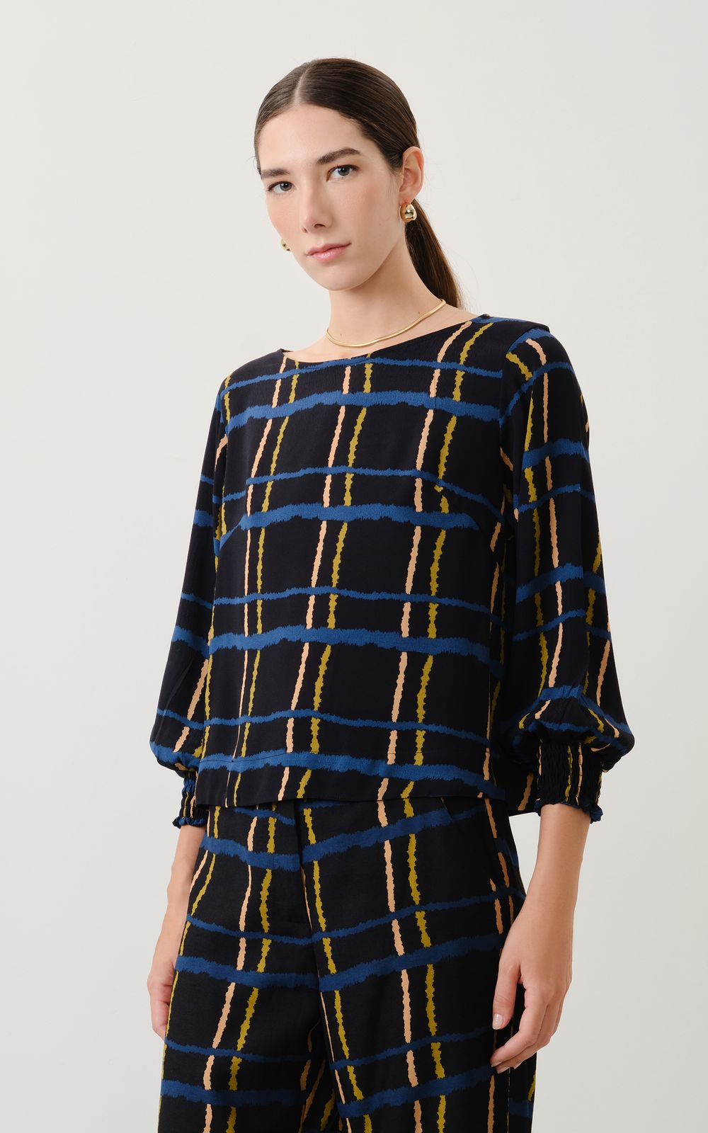 05644_0007_1-BLUSA-GRID-DETALHE-CANOA