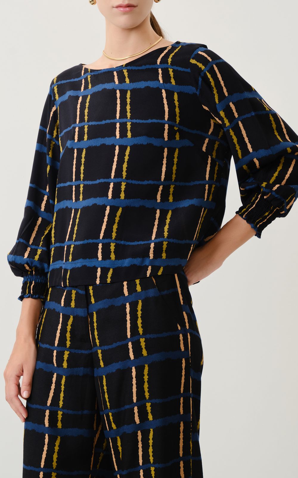 05644_0007_2-BLUSA-GRID-DETALHE-CANOA
