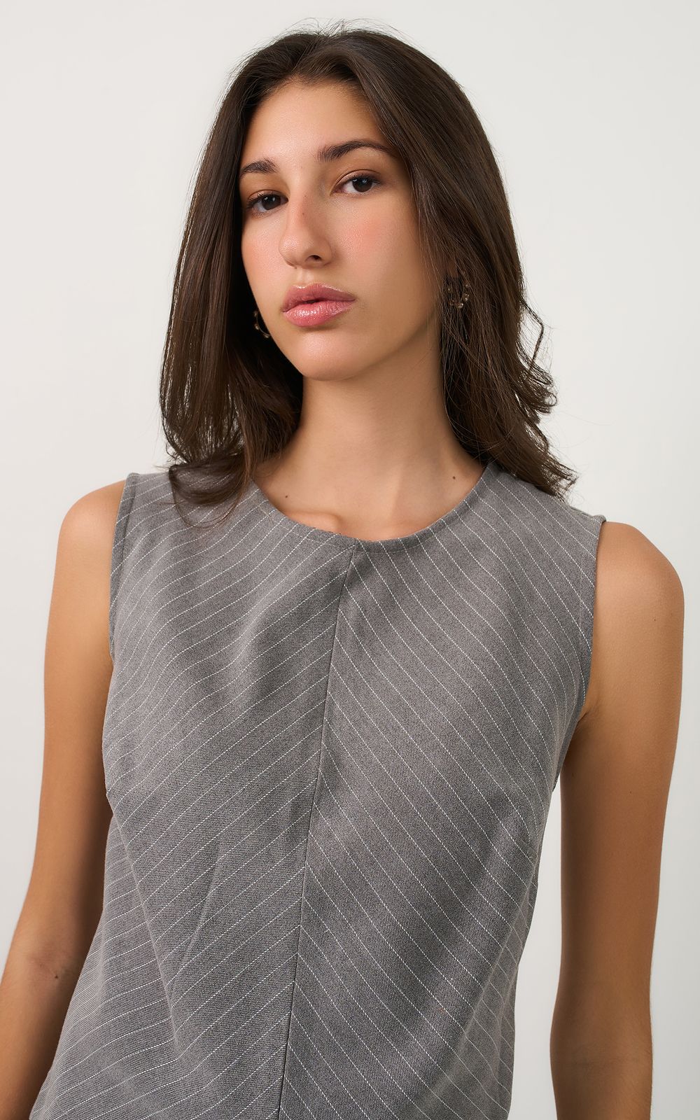 05643_0062_2-BLUSA-ARTICO-RECORTE-FRENTE