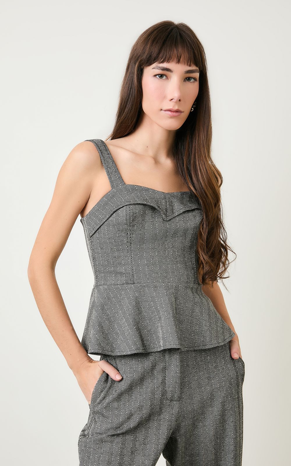 05652_0031_1-BLUSA-DETALHE-BUSTO-INOX